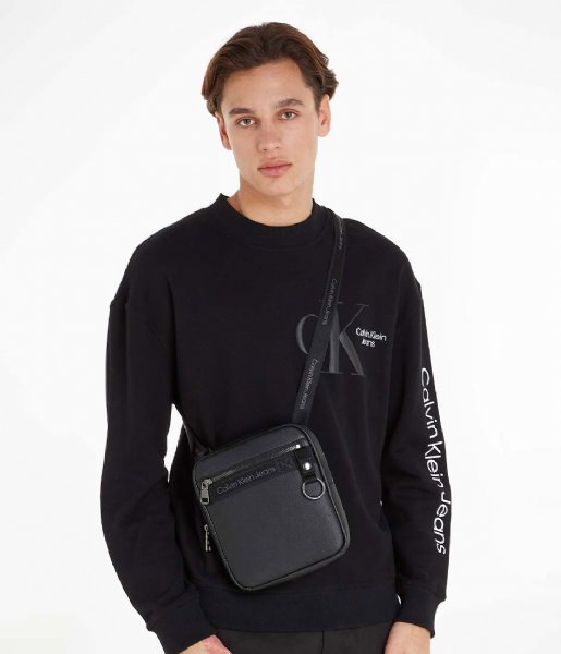 Calvin Klein Crossbody bag Ultralight Reporter18 Pu Black (BDS)