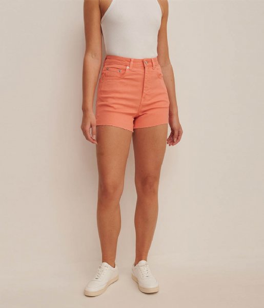 NA-KD  Raw Hem Slit Denim Shorts Desert Pink (5449)