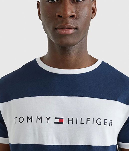 Tommy Hilfiger T shirt CN SS Tee Logo Flag Navy blazer (416)